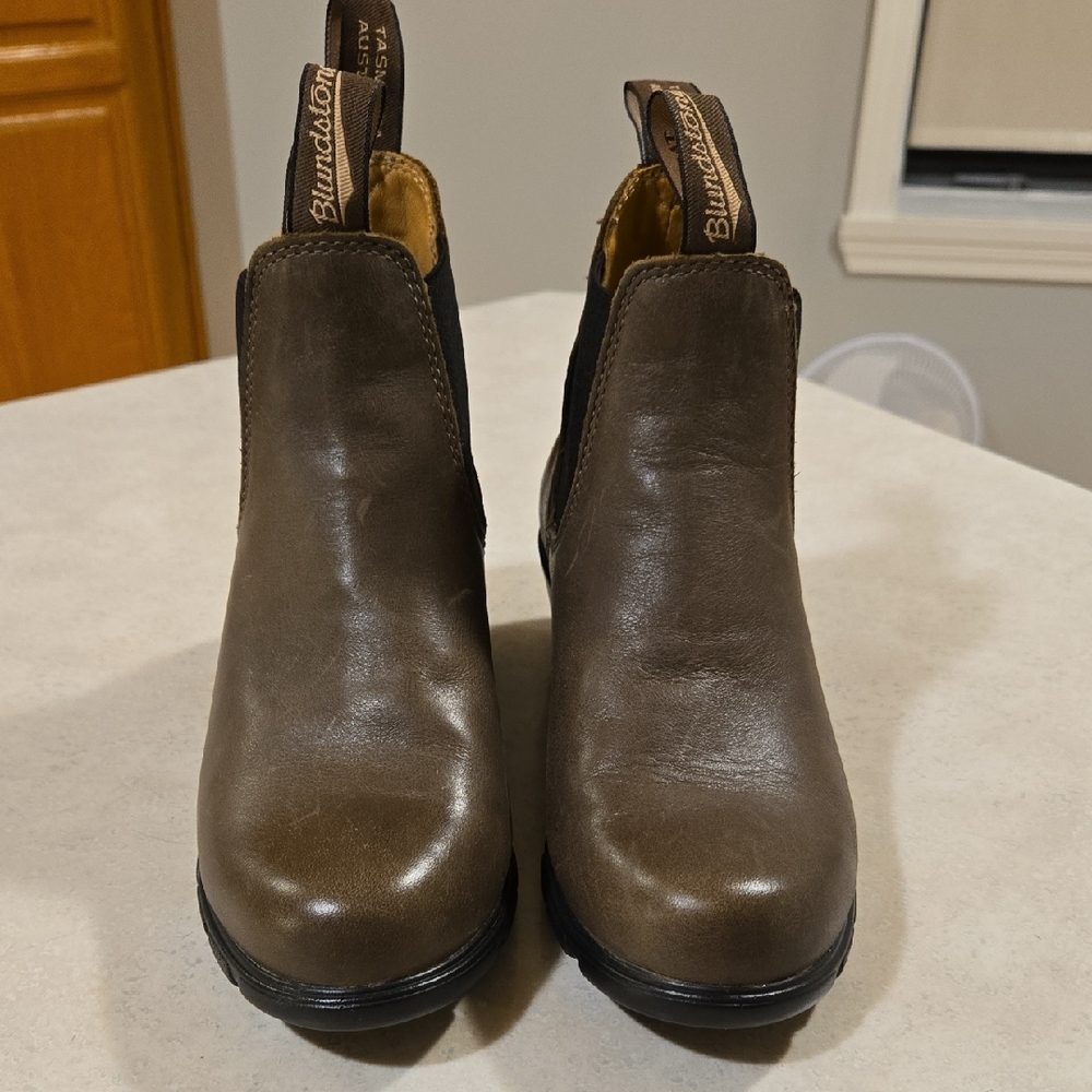 Blundstone Heeled Booties Size 6.5